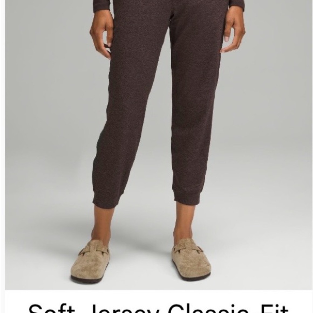 Lululemon Women’s Soft Jersey cropped Pants. Size 10.